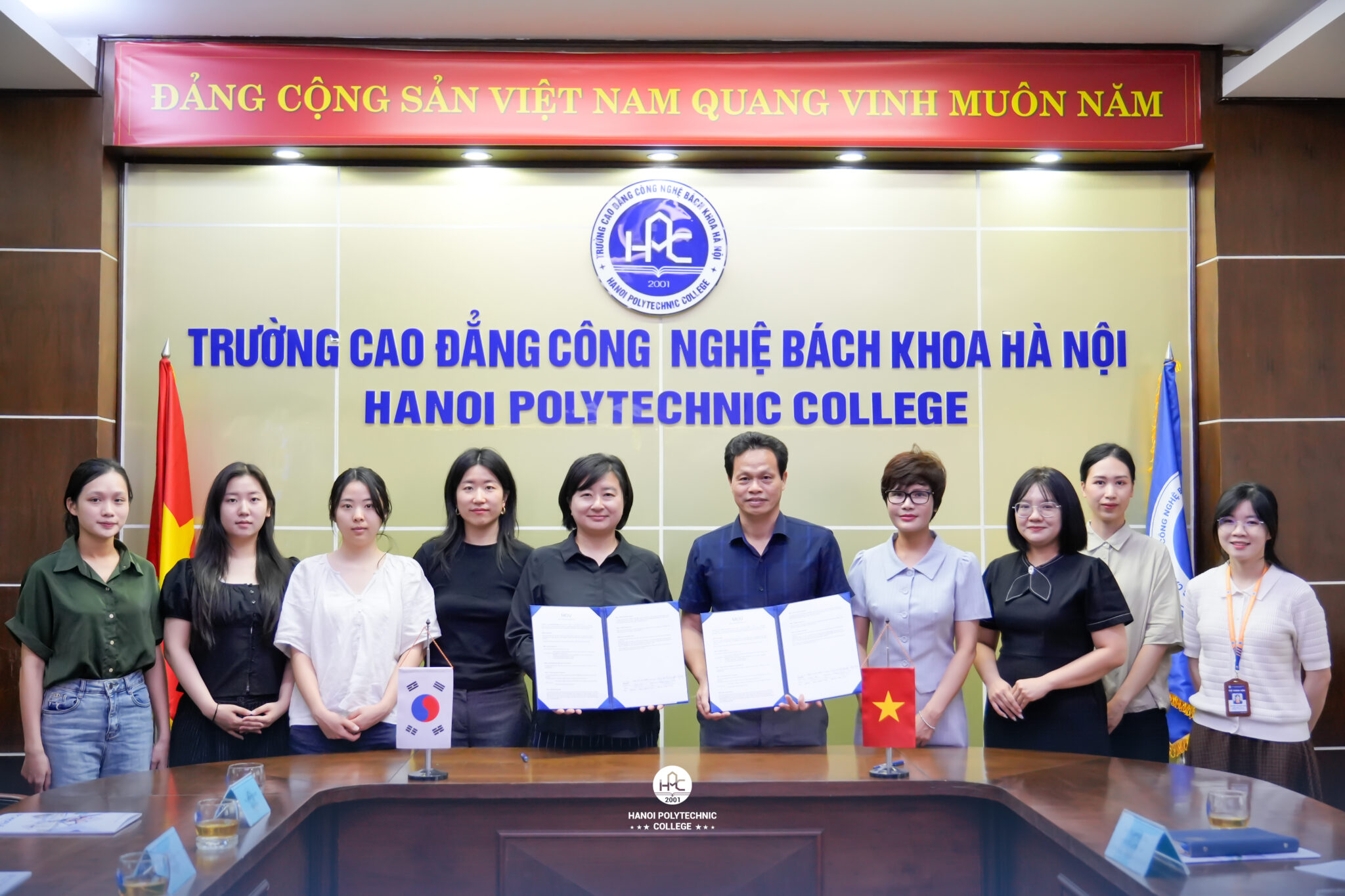 Lễ ký kết MOU giữa HPC và Book IPS