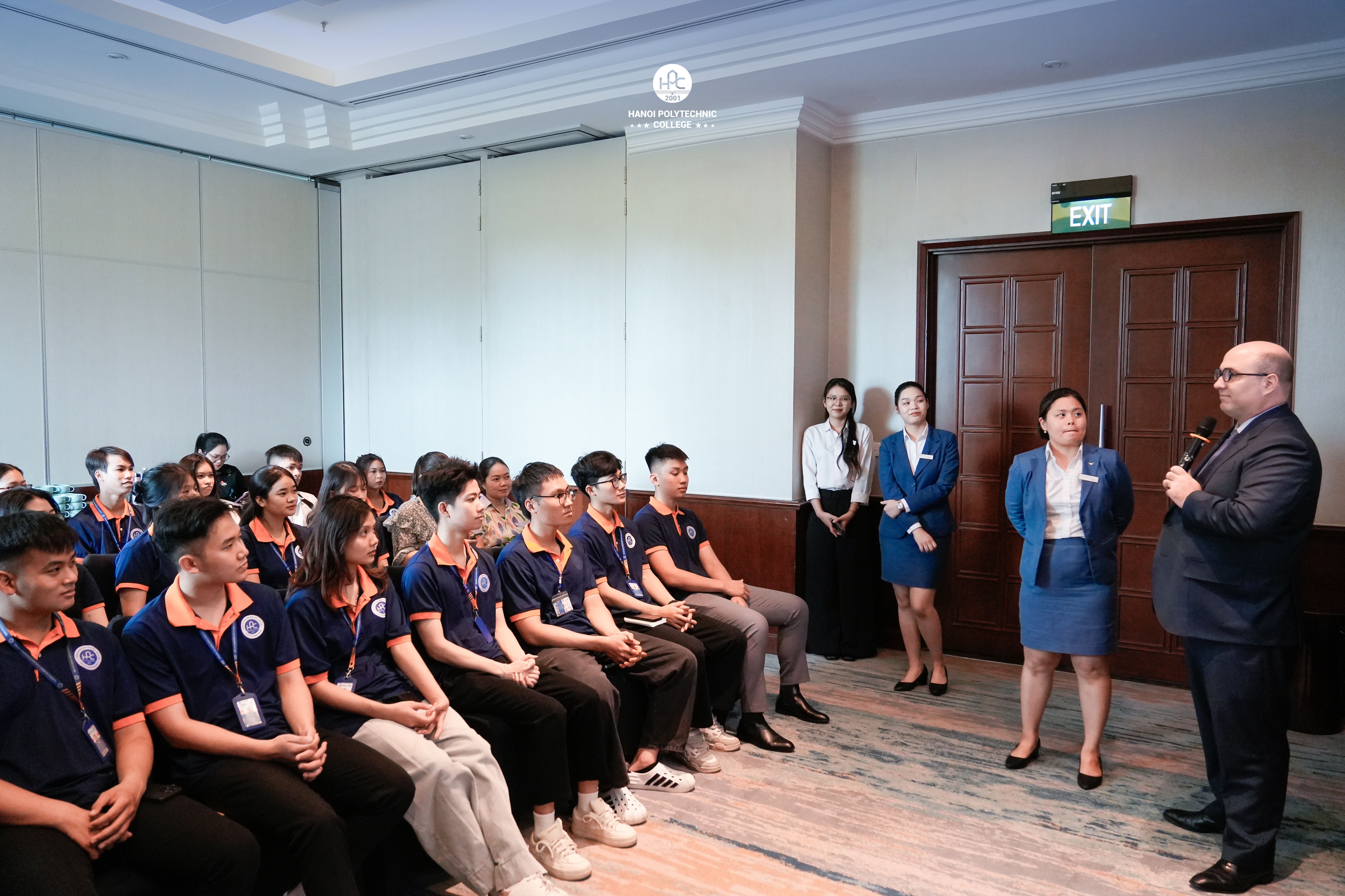 Sinh viên Khoa Du Lịch - Khách sạn