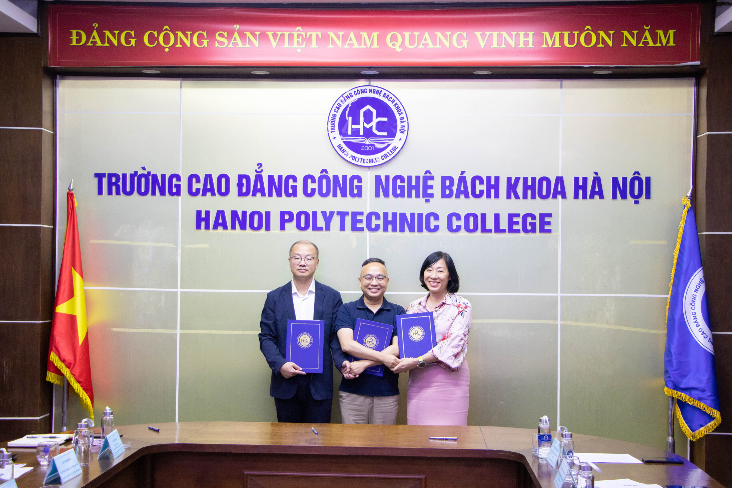 HPC Ký kết hợp tác ba bên với Trường Cao đẳng Kỹ thuật Thông tin Giang Tô và Tập Đoàn Great Education, mở rộng cơ hội đào tạo quốc tế trong lĩnh vực Robot công nghiệp