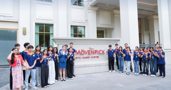 Sinh viên Khoa Du Lịch - Khách sạn trải nghiệm Movenpick