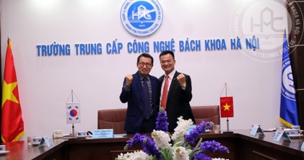 Thầy Bùi Quang Thịnh và thầy Song Yong Won